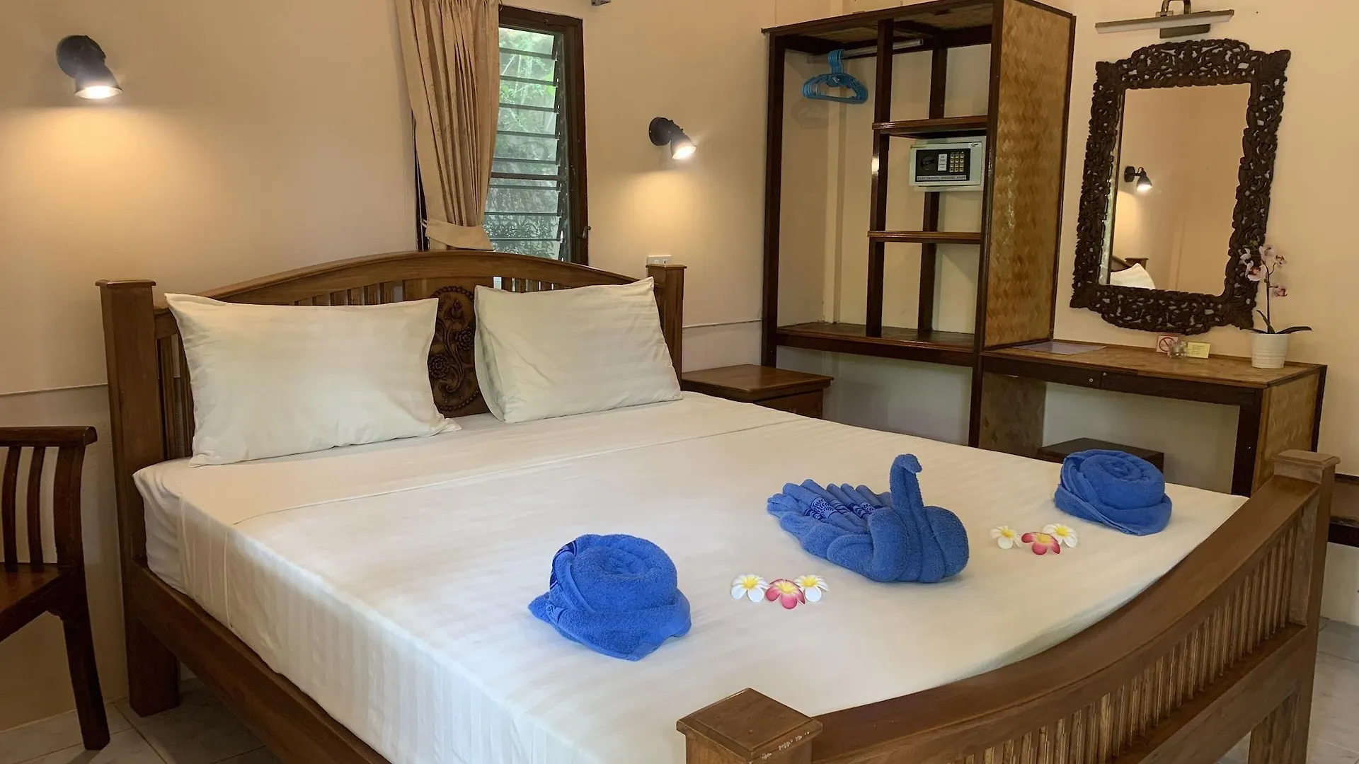 ***  Laguna Beach Club Resort Koh Lanta Thailand